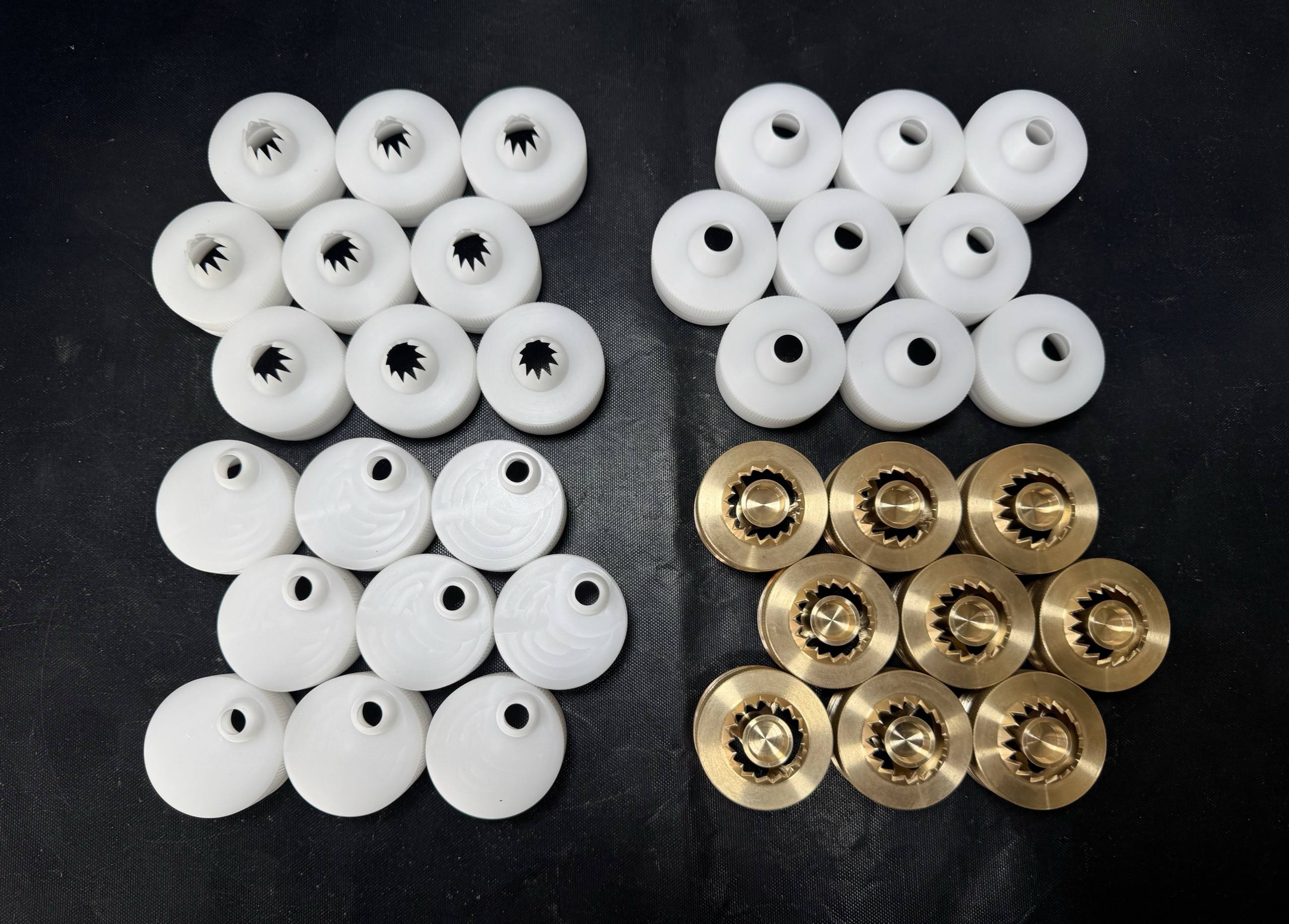 Асортимент пластикових та латунних дюз для кондитерських тістовідсадочних машин.